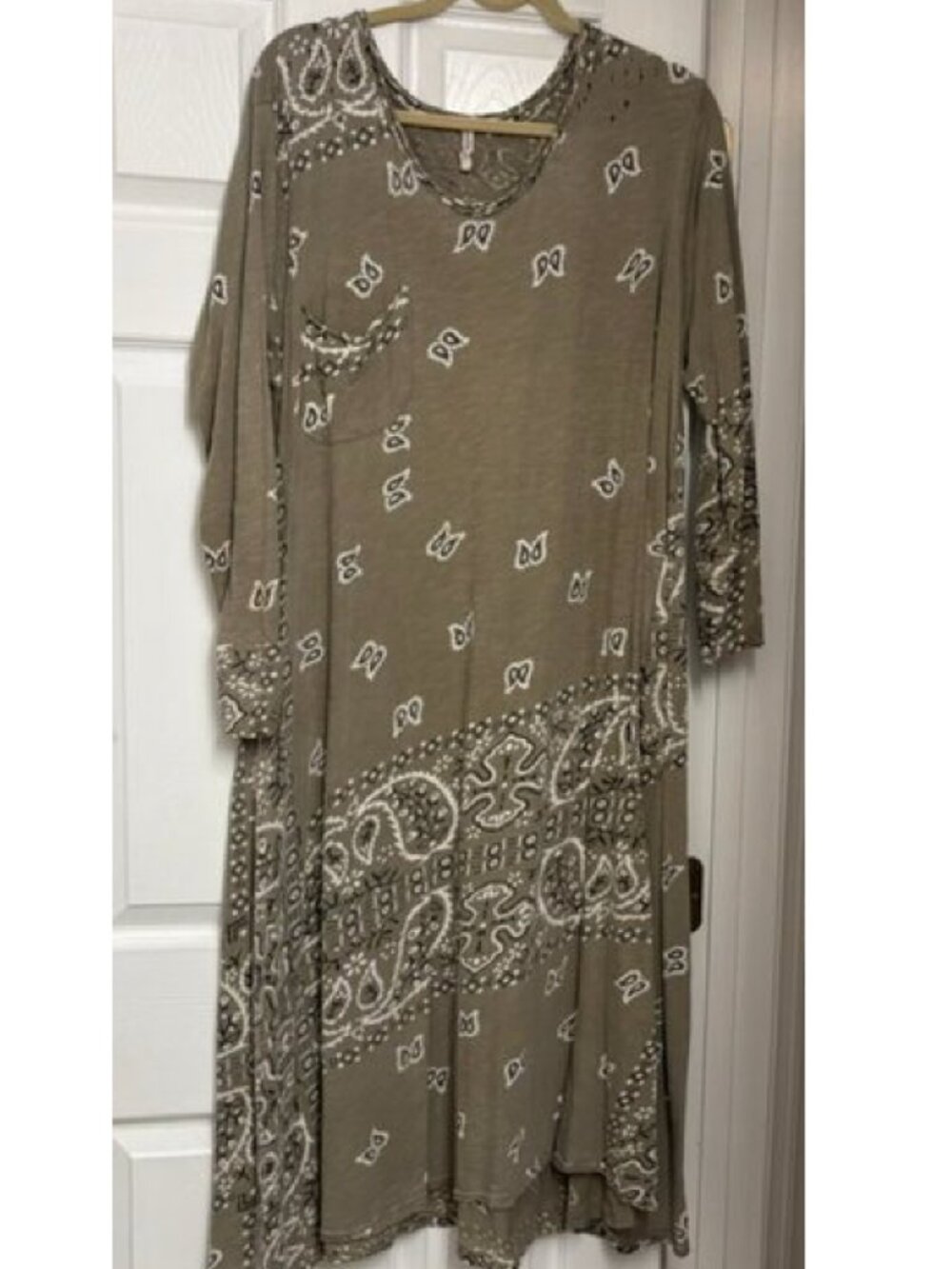 Magnolia Pearl Paisley Bandana Print Tee Dress, Gray/Taupe OS